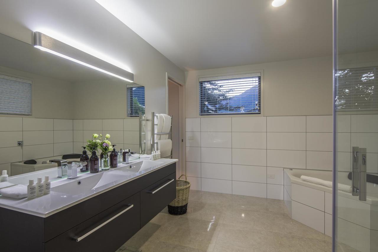 Lakefront Luxury By Amazing Accom Queenstown Exterior photo